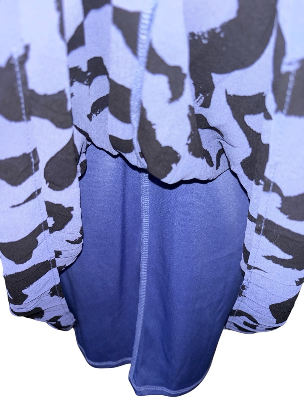 Nine West Lavender and Black Abstract Print Top, P2P:22”, L:36”, NWOT - Picture 9 of 12